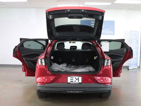 Used 2021 Ford Mustang Mach-E Select image 9