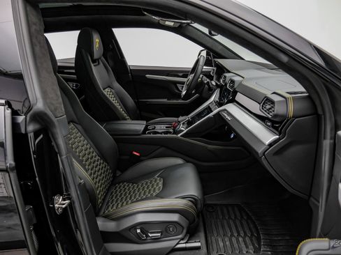Used 2022 Lamborghini Urus AWD/4WD image 53