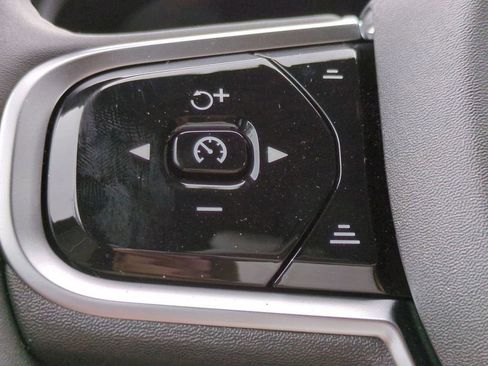 New 2026 Volvo XC90 B6 Plus w/ Protection Package Premier AWD/4WD image 21