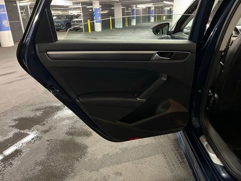 Used 2018 Volkswagen Passat 2.0T R-Line w/ R-Line Lighting Package FWD image 15
