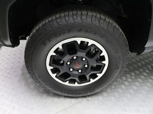 Certified 2025 Toyota Tacoma TRD Off-Road image 4