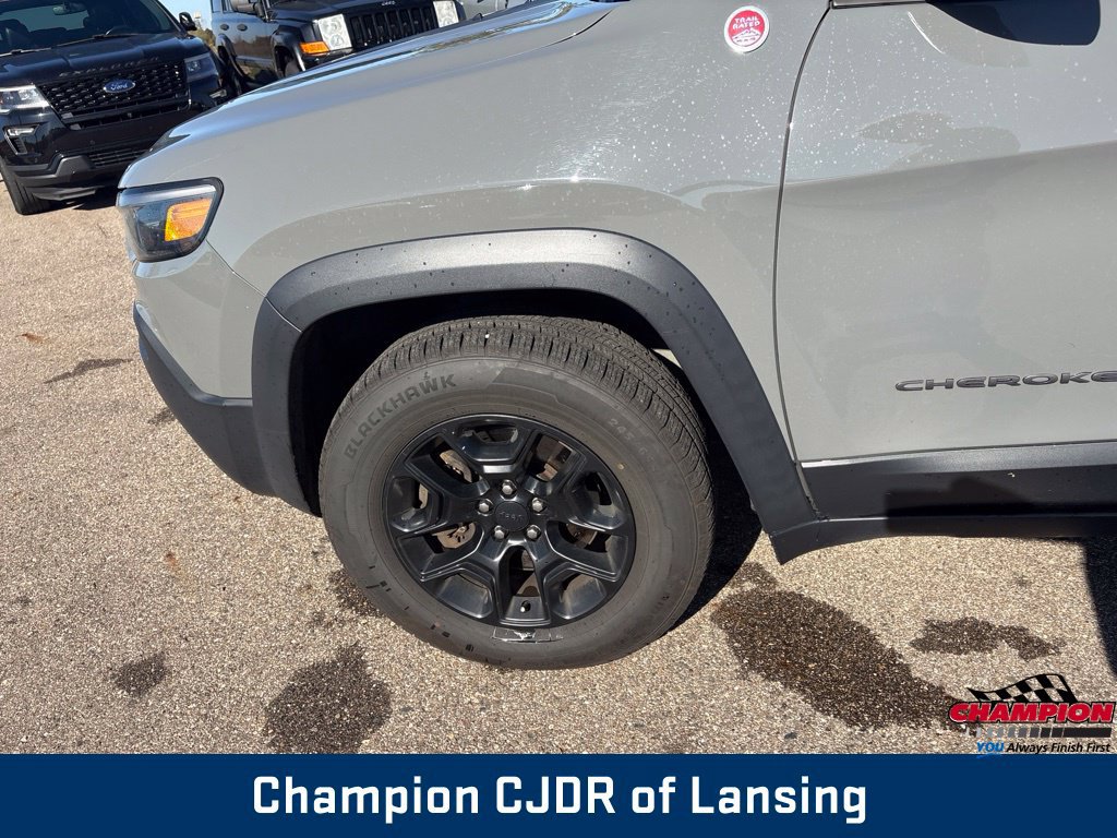Used 2019 Jeep Cherokee Trailhawk w/ Cold Weather Group AWD/4WD image 30