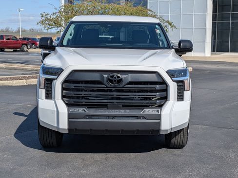 Used 2022 Toyota Tundra SR5 w/ SR5 Convenience Package image 2