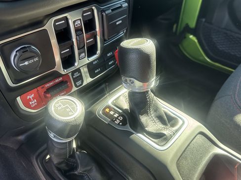 Certified 2025 Jeep Gladiator Rubicon w/ Convenience Group image 26