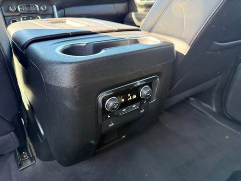 Used 2023 Chevrolet Suburban Premier image 29