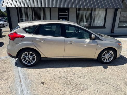 Used 2017 Ford Focus SE FWD image 8