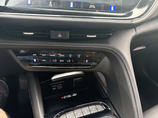 Used 2023 Buick Envision Avenir AWD/4WD image 34