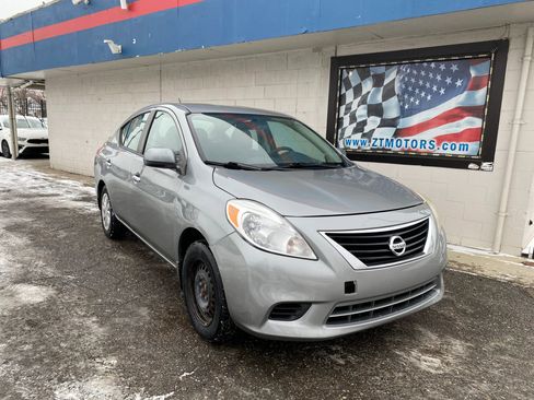 Used 2013 Nissan Versa SV w/ Convenience Pkg image 1