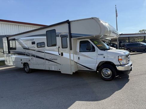 Used 2022 Ford E-450 and Econoline 450 Super Duty w/ Motorhome Prep Package image 6