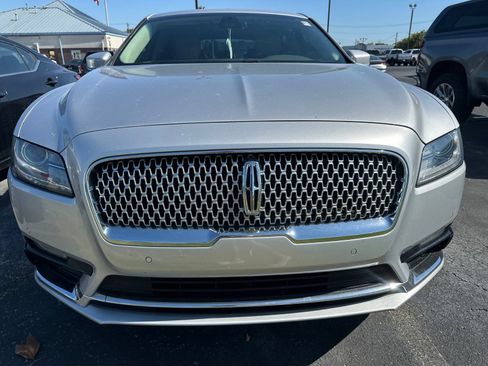 Used 2017 Lincoln Continental Select w/ Climate Package AWD/4WD image 2