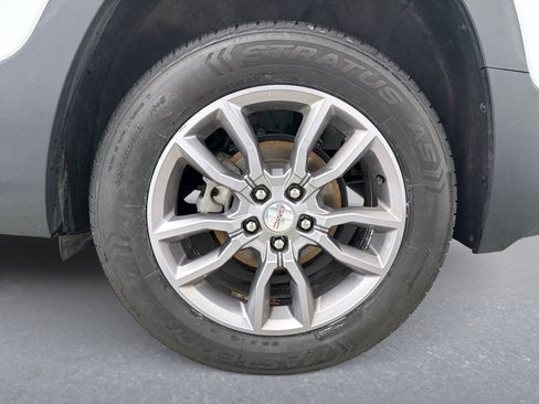 Used 2022 GMC Terrain SLT w/ Infotainment Package II AWD/4WD image 21