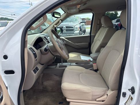 Used 2012 Nissan Frontier SV w/ SV Premium Utility Pkg RWD image 12