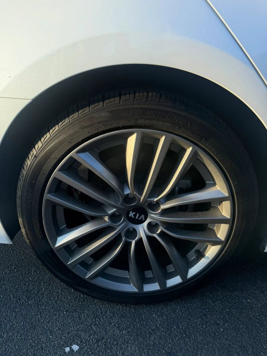 Used 2018 Kia Stinger RWD image 10