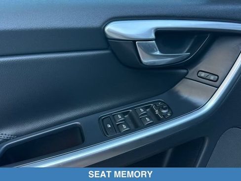 Used 2015 Volvo XC60 T5 Platinum FWD image 12