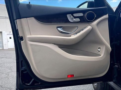 Used 2019 Mercedes-Benz GLC 300 4MATIC image 22
