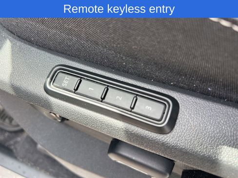 Used 2023 Volkswagen Atlas Cross Sport SEL R-Line image 5