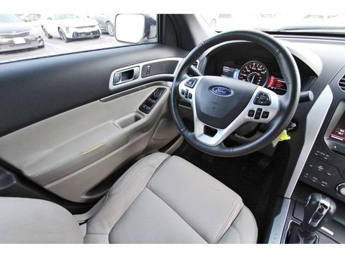 Used 2013 Ford Explorer XLT FWD image 8