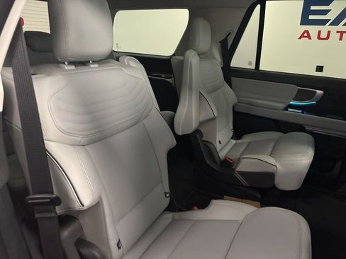 New 2026 Ford Expedition Platinum image 36