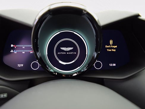 Used 2023 Aston Martin V8 Vantage Coupe RWD image 22