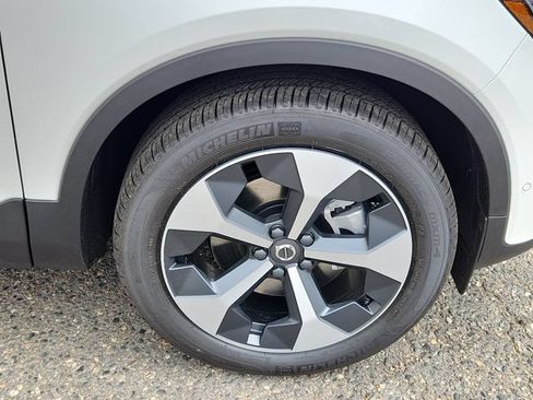 Certified 2026 Volvo XC40 B5 Plus w/ Climate Package AWD/4WD image 18