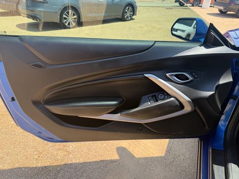 Used 2018 Chevrolet Camaro LT RWD image 13