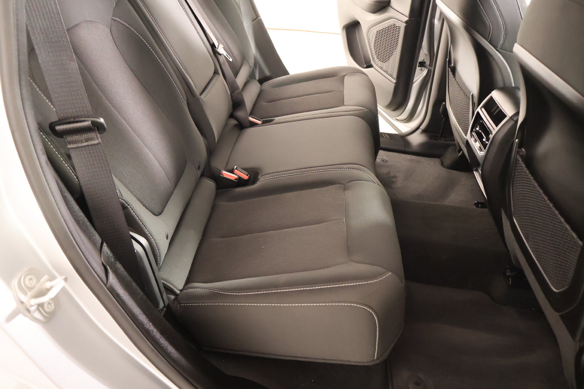 Used 2025 Jeep Grand Cherokee Laredo AWD/4WD image 13