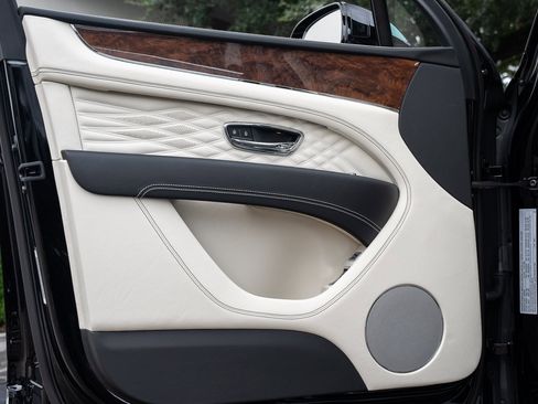 Used 2024 Bentley Bentayga Extended Wheelbase image 10