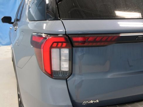 Used 2025 Ford Explorer ST-Line AWD/4WD image 38