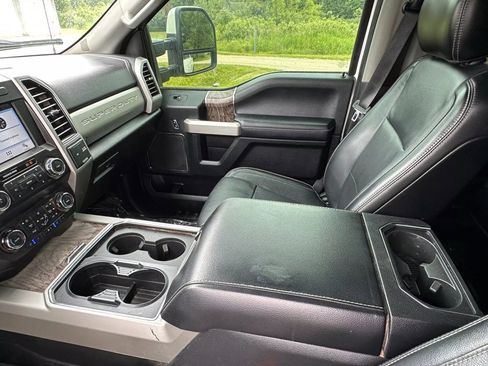 Used 2019 Ford F250 Lariat w/ Lariat Value Package image 18