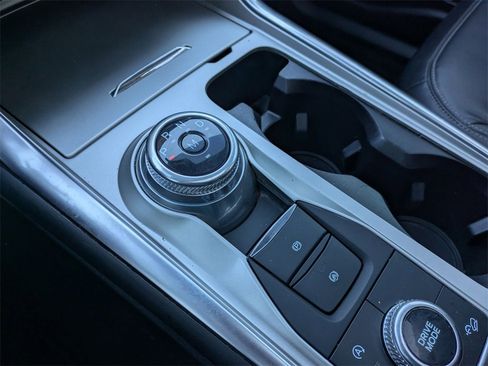 Used 2020 Ford Explorer XLT w/ Equipment Group 202A image 12