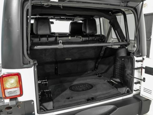 Used 2015 Jeep Wrangler Unlimited Rubicon w/ Connectivity Group AWD/4WD image 52