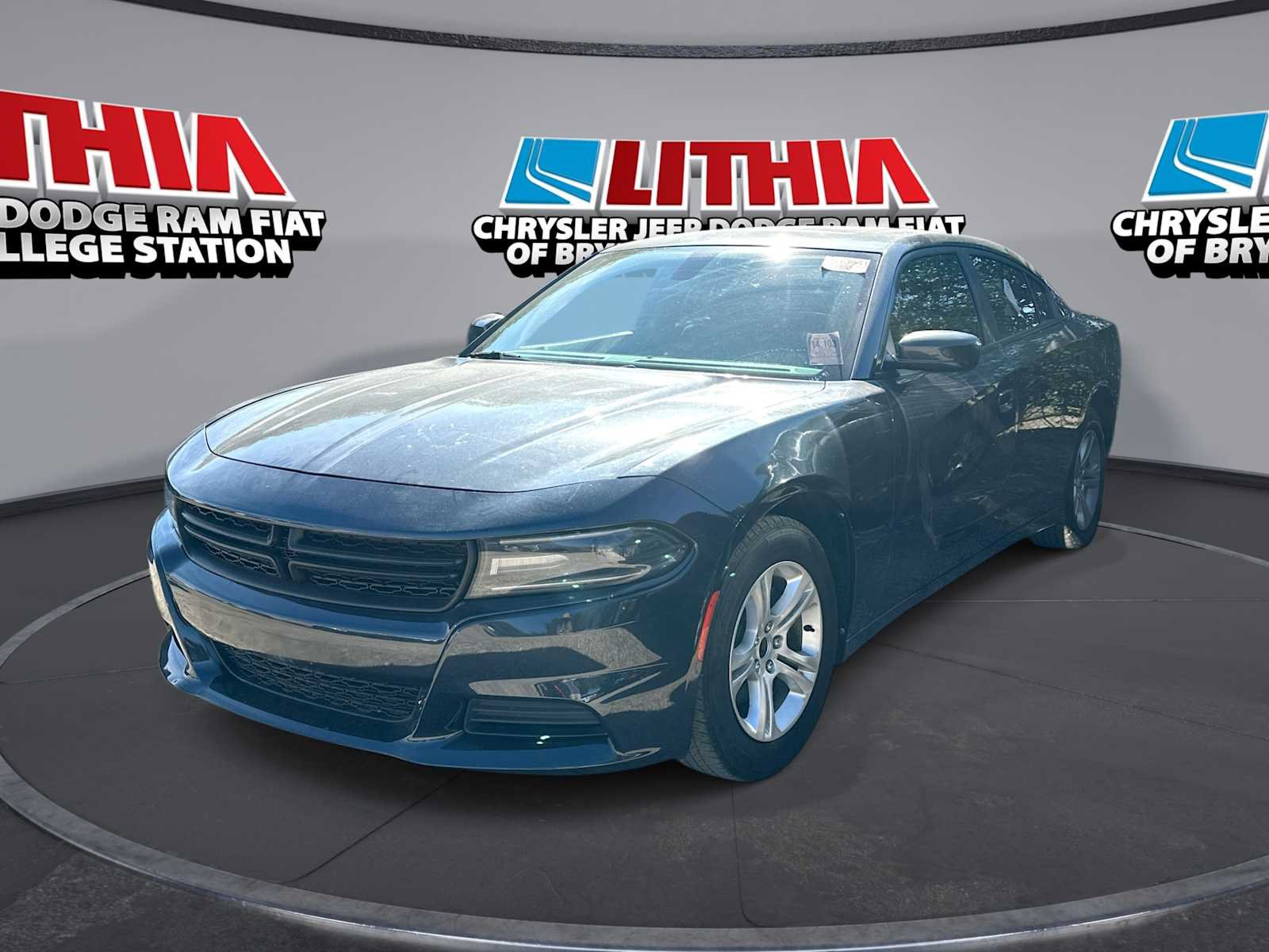 Used 2019 Dodge Charger SXT RWD image 1