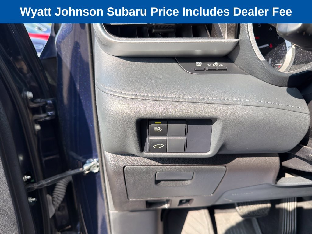 Used 2021 Toyota Highlander XLE AWD/4WD image 23