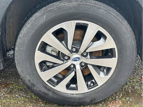 Used 2023 Subaru Outback Premium image 9