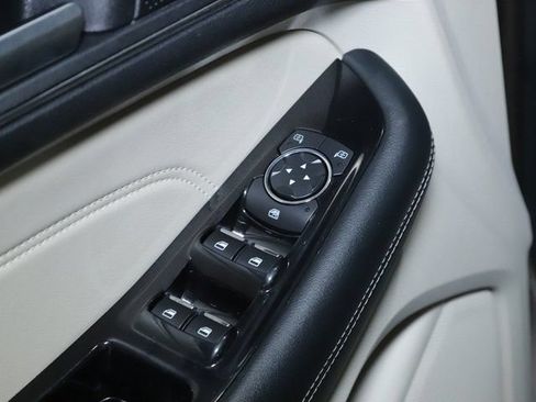 Used 2019 Ford Edge Titanium w/ Equipment Group 301A AWD/4WD image 17