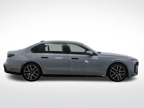Used 2026 BMW 740i xDrive w/ Premium Package AWD/4WD image 6