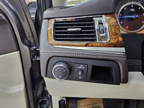 Used 2014 Cadillac Escalade Platinum image 36