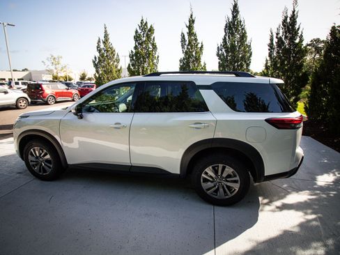 Used 2025 Nissan Pathfinder SV AWD/4WD image 7