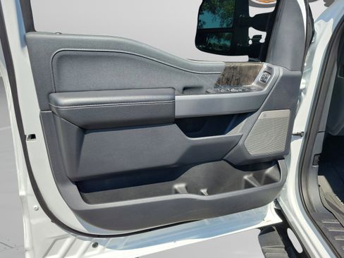 Used 2024 Ford F250 Lariat w/ Sport Appearance Package image 5