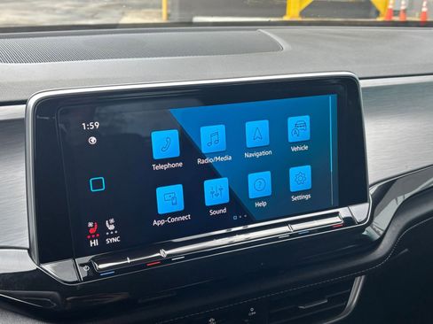 Used 2025 Volkswagen Atlas Cross Sport SE image 20