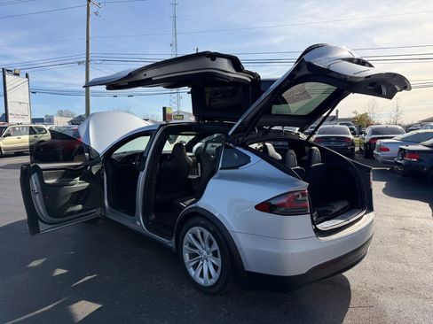 Used 2018 Tesla Model X 75D image 42
