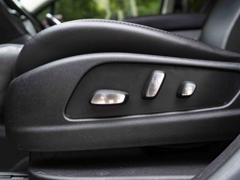 Used 2017 Cadillac XT5 Luxury image 41