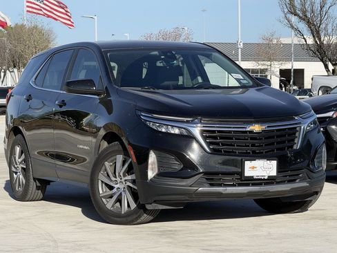 Used 2022 Chevrolet Equinox LT image 2