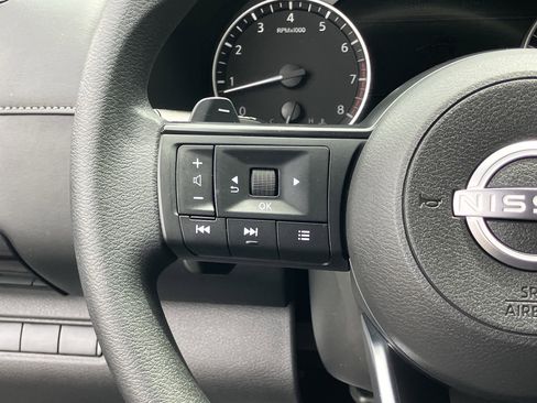 Used 2025 Nissan Pathfinder S FWD image 21