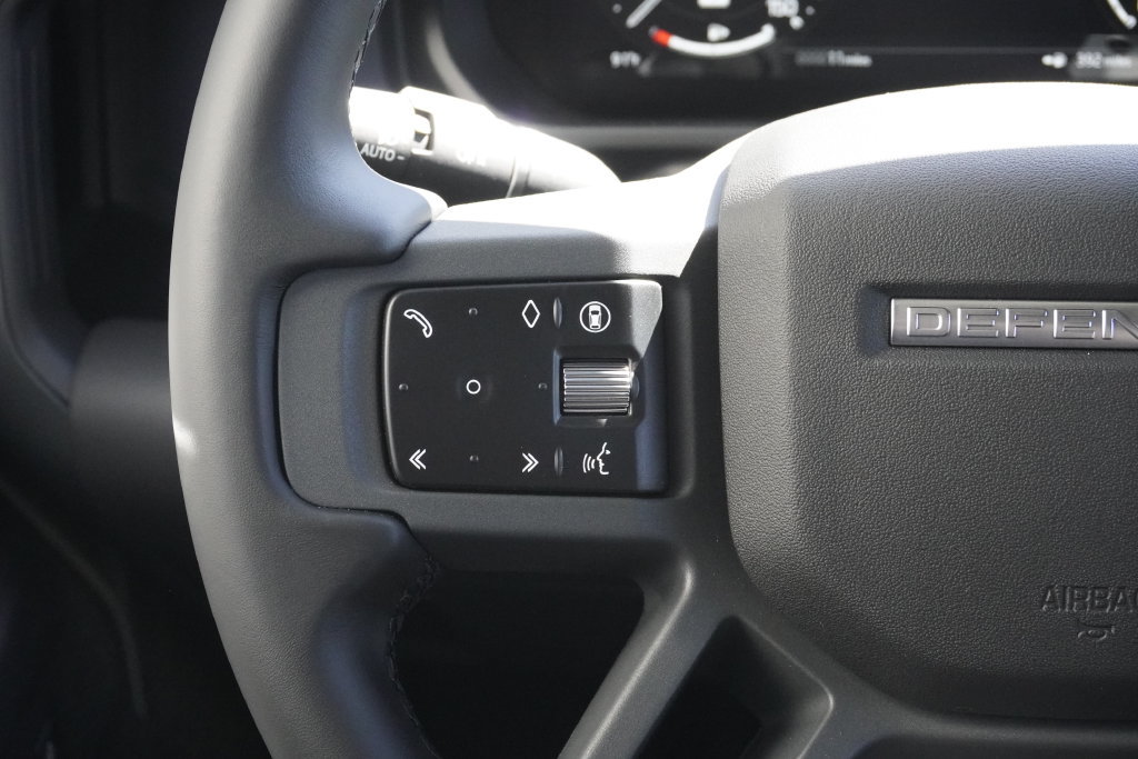 New 2026 Land Rover Defender 110 X-Dynamic SE AWD/4WD image 12