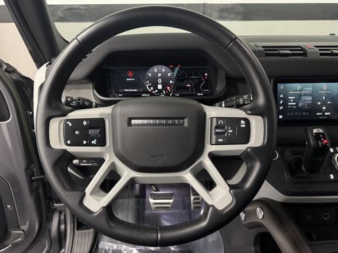 Used 2023 Land Rover Defender 110 S image 29