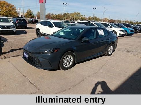 Used 2025 Toyota Camry LE image 9