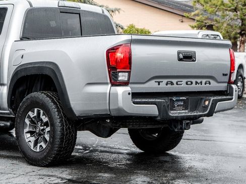 Used 2019 Toyota Tacoma TRD Off-Road image 11