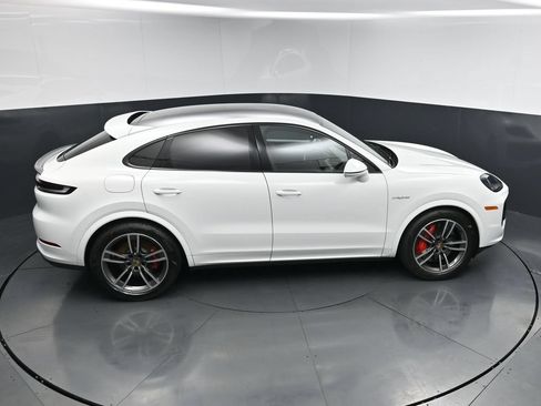 Used 2024 Porsche Cayenne Turbo AWD/4WD image 20