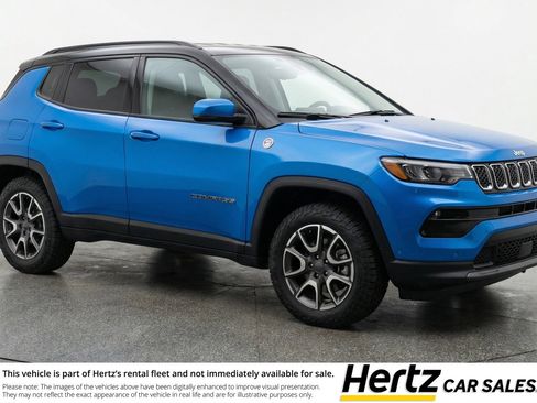 Used 2025 Jeep Compass Trailhawk image 1